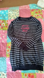 Gestreiftes Langarmshirt mit Aufdruck – Mädchen – Größe 176 – Blau