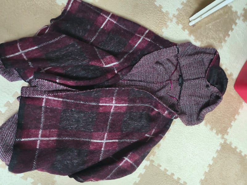 Damen Karierte Jacke in Bordeaux und Grau mit Kragen – Größe S – Rot