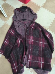 Damen Karierte Jacke in Bordeaux und Grau mit Kragen – Größe S – Rot