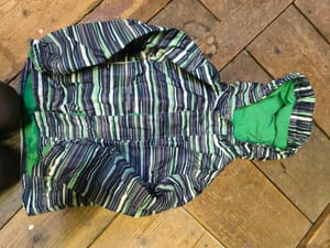 Gestreifte Winterjacke mit Kapuze – Kinder – Größe 110 – Grün