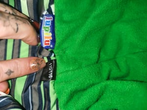 Gestreifte Winterjacke mit Kapuze – Kinder – Größe 110 – Grün – Bild 2 von 2