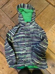 Gestreifte Winterjacke mit Kapuze – Kinder – Größe 110 – Grün