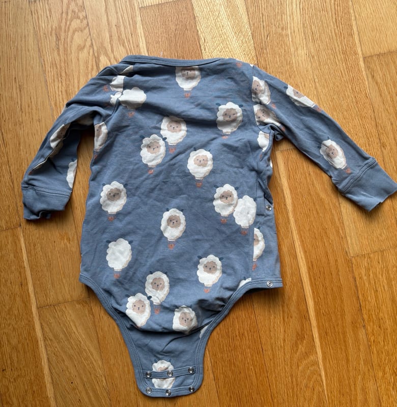 Lindex Baby Wickelbody Gr. 68 – Langarm – Schafe – Grau-blau – Bild 2 von 4