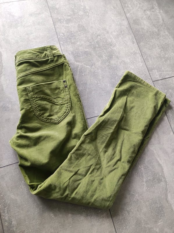 Damen Samthose von Waschbär in Kiwi grün