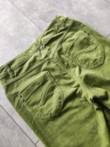 Damen Samthose von Waschbär in Kiwi grün – Bild 6 von 8