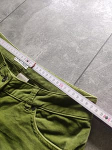 Damen Samthose von Waschbär in Kiwi grün – Bild 7 von 8