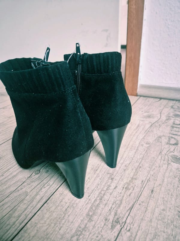 Damen Schwarze Ankle Boots mit Absatz Größe 41 Neu – Bild 2 von 5