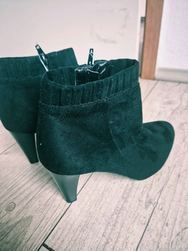 Damen Schwarze Ankle Boots mit Absatz Größe 41 Neu – Bild 3 von 5