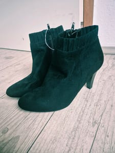 Damen Schwarze Ankle Boots mit Absatz Größe 41 Neu
