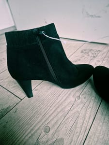 Damen Schwarze Ankle Boots mit Absatz Größe 41 Neu – Bild 4 von 5