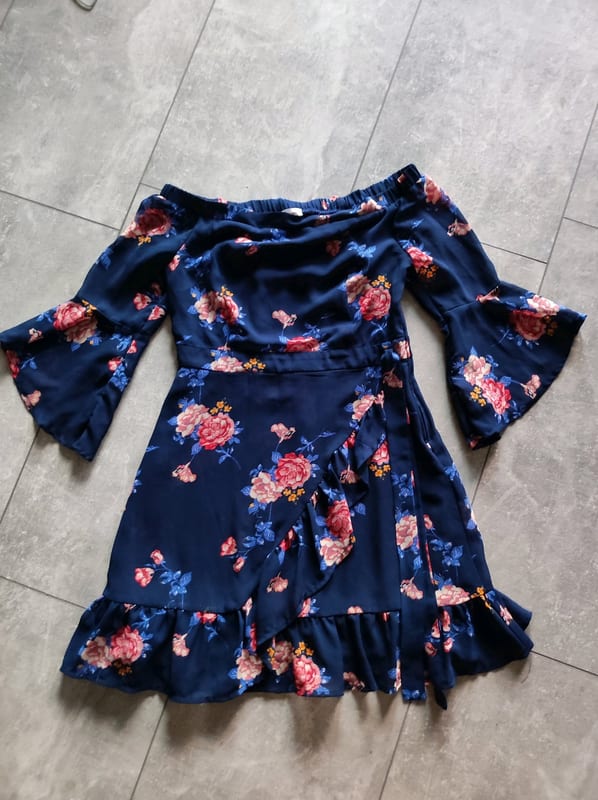 Damen Dunkelblaues Kleid mit Blumenmuster und schulterfrei – Größe S