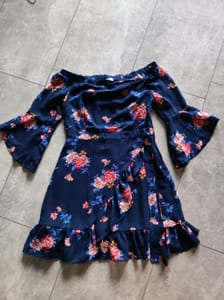 Damen Dunkelblaues Kleid mit Blumenmuster und schulterfrei – Größe S