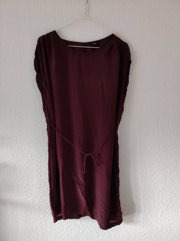 Damen Bordeaux-rotes Kleid mit Bindeband in der Taille – Größe S