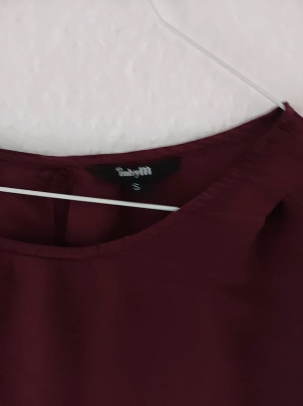 Damen Bordeaux-rotes Kleid mit Bindeband in der Taille – Größe S – Bild 2 von 5