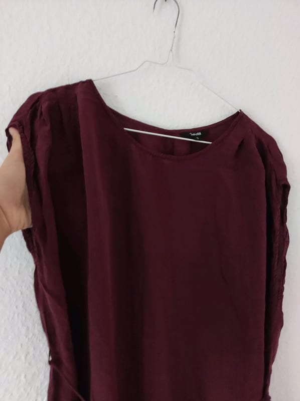 Damen Bordeaux-rotes Kleid mit Bindeband in der Taille – Größe S – Bild 3 von 5