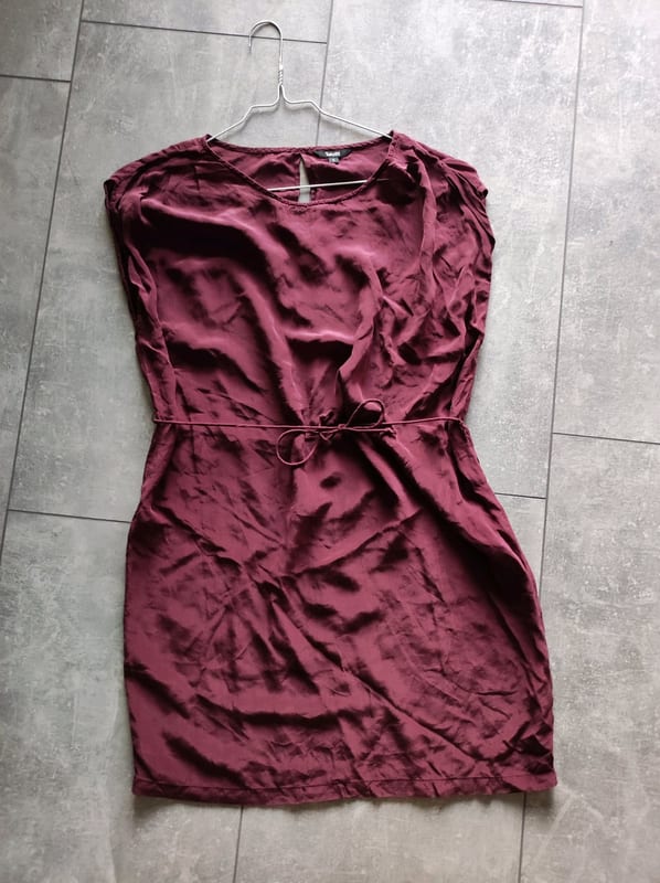 Damen Bordeaux-rotes Kleid mit Bindeband in der Taille – Größe S – Bild 4 von 5