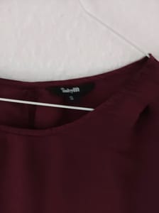 Damen Bordeaux-rotes Kleid mit Bindeband in der Taille – Größe S – Bild 2 von 5