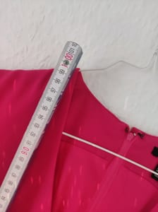 Damen Pinkes Etuikleid mit V-Ausschnitt und kurzen Ärmeln – Größe 36 – Rosa – Bild 6 von 8