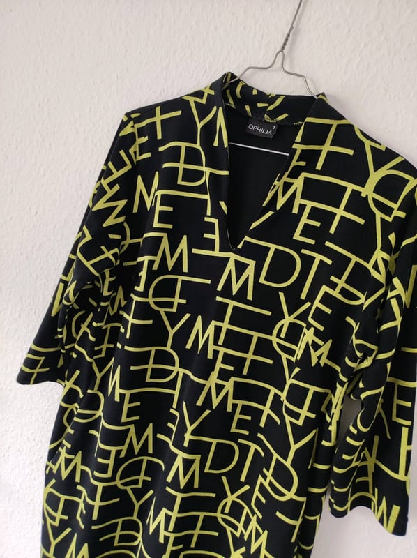 Ophilia Damen Letter Print Kleid Gr. 3 (42-44) – Schwarz – Bild 2 von 9