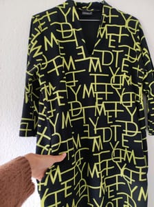 Ophilia Damen Letter Print Kleid Gr. 3 (42-44) – Schwarz – Bild 3 von 9