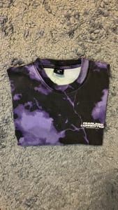 Herren Oversize T-Shirt Batik-Look Schwarz-Lila mit Aufdruck – Größe S – Bild 3 von 4