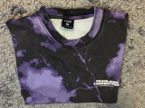 Herren Oversize T-Shirt Batik-Look Schwarz-Lila mit Aufdruck – Größe S – Bild 4 von 4
