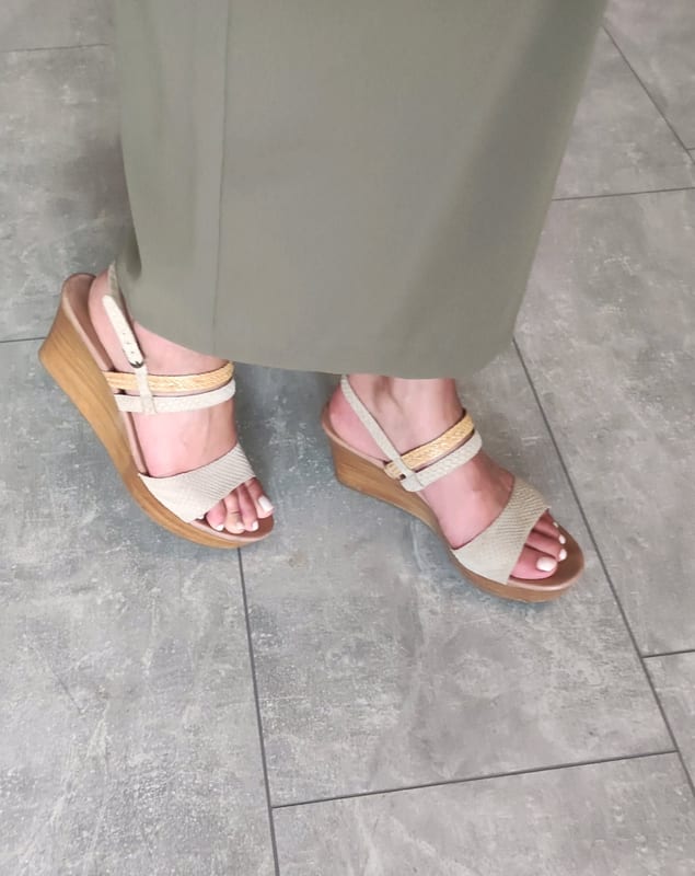 UGG Damen Keilsandalen Gr. 42 – Beige