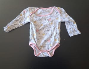 Baby 2er Set Langarmbodys mit Snoopy Gr.86 – Grau/Rosa – Bild 2 von 5