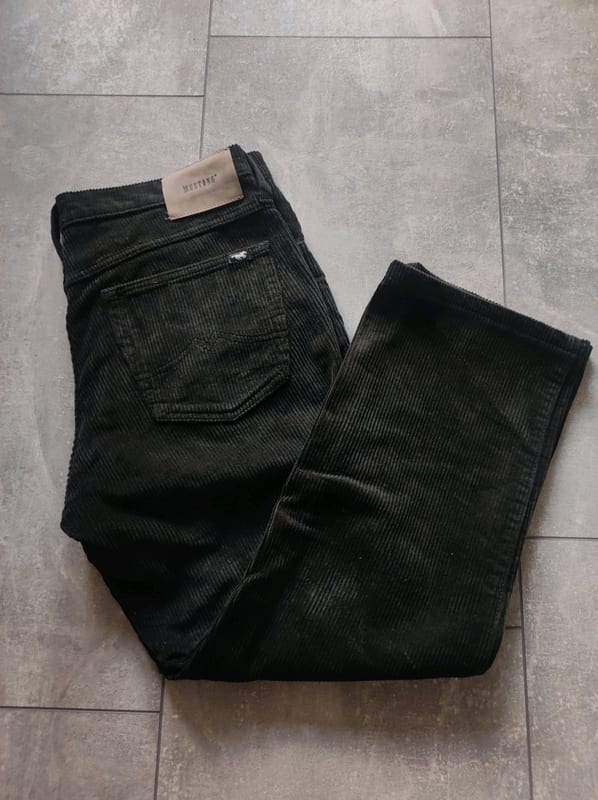 Damen Schwarze Cordhose mit Fünf-Taschen-Schnitt – Größe XL