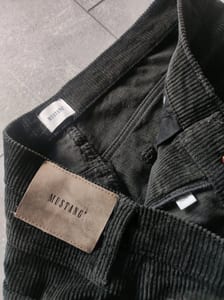 Damen Schwarze Cordhose mit Fünf-Taschen-Schnitt – Größe XL – Bild 2 von 5