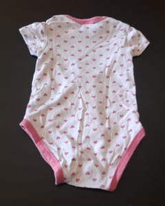 Baby Kurzarm-Body mit Herzchenmuster Gr.86 – Weiß/Rosa – Bild 2 von 2
