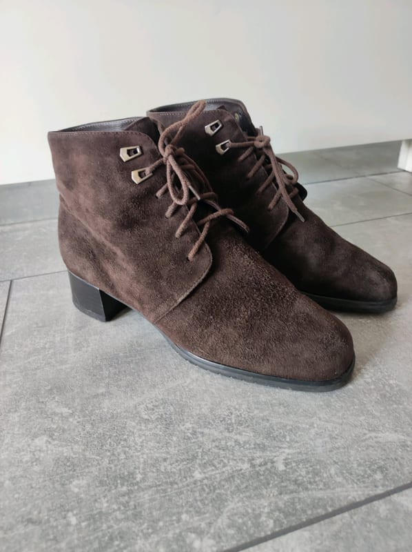 Damen Braune Wildleder-Stiefeletten mit Schnürung – Größe 39