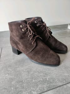 Damen Braune Wildleder-Stiefeletten mit Schnürung – Größe 39