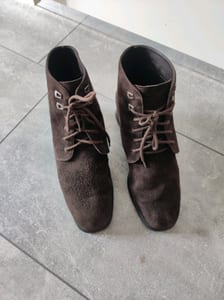 Damen Braune Wildleder-Stiefeletten mit Schnürung – Größe 39 – Bild 3 von 7