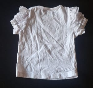 Mädchen Verspieltes T-Shirt mit Schmetterlings-Muster & Rüschenärmeln Gr.86 – Weiß/Bunt – Bild 3 von 3