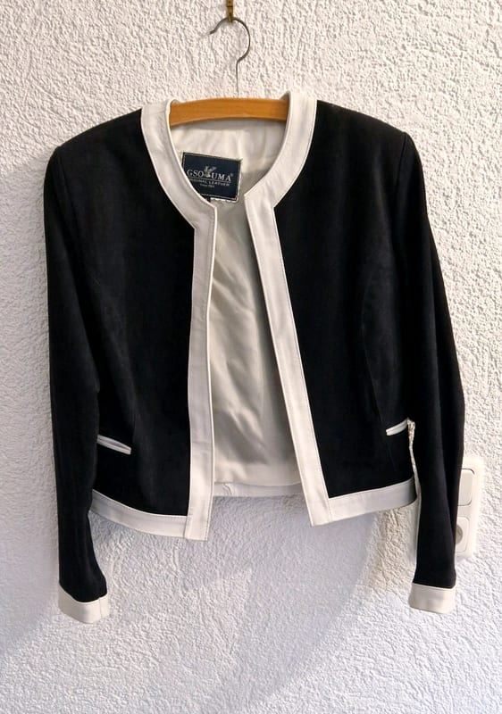 Damen Kurze Lederjacke in Marineblau mit weißen Kontrastbesätzen – Größe S – Bild 2 von 4