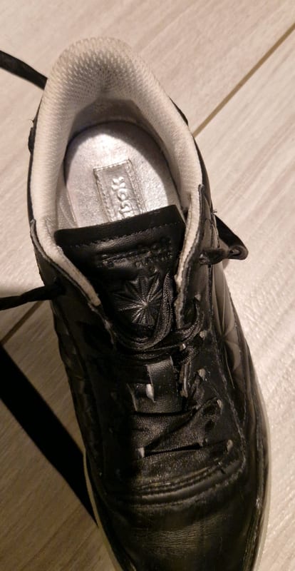 Damen Schwarze Sneaker mit Satin-Schnürsenkeln und transparenter Sohle – Bild 3 von 7