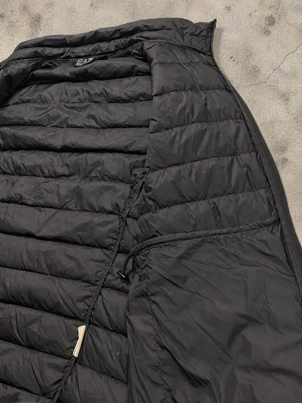Herren Originale EA7 Armani Pufferweste Gr. M – Schwarz – Bild 7 von 8