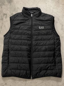 Herren Originale EA7 Armani Pufferweste Gr. M – Schwarz – Bild 2 von 8