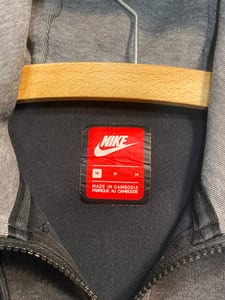 Herren Nike Kapuzenjacke Grau Weiß Streetwear Gr M – Weiß/Grau/Schwarz – Bild 6 von 6