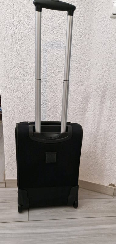 Schwarzer Trolley-Koffer mit Teleskopgriff, Handgepäckgröße – Bild 2 von 6