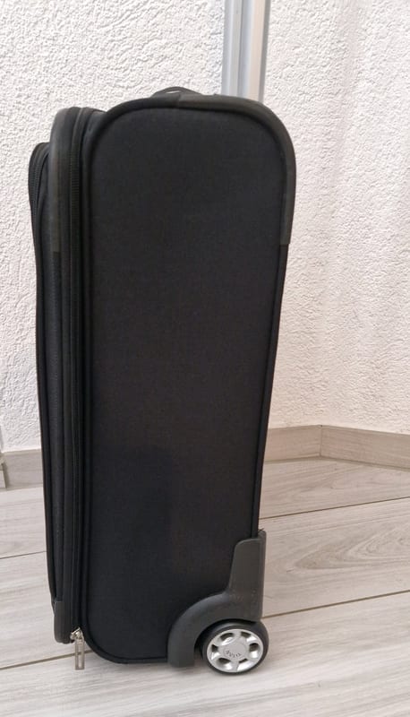 Schwarzer Trolley-Koffer mit Teleskopgriff, Handgepäckgröße – Bild 4 von 6