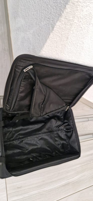 Schwarzer Trolley-Koffer mit Teleskopgriff, Handgepäckgröße – Bild 6 von 6