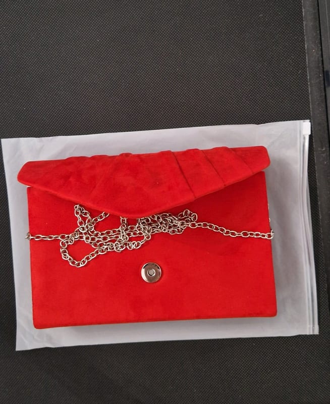 Damen Rote Clutch mit Silberkette – Abendtasche