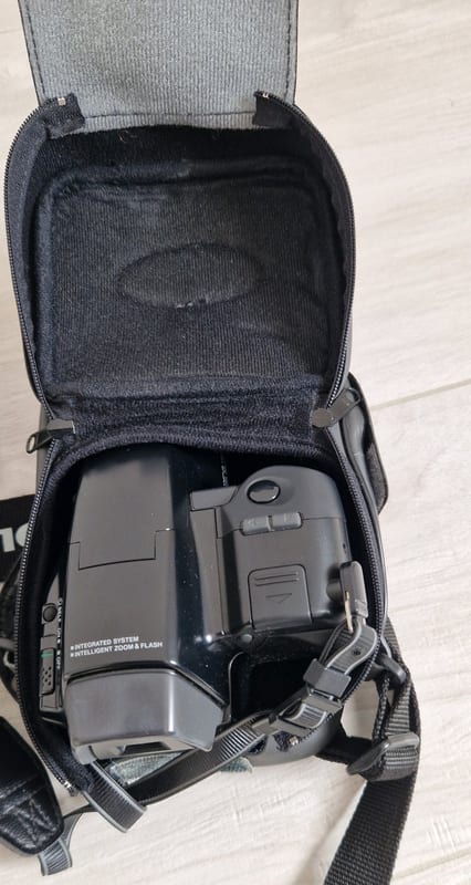 Olympus iS-1000 Kompaktkamera mit Tasche und Anleitung – Bild 2 von 6
