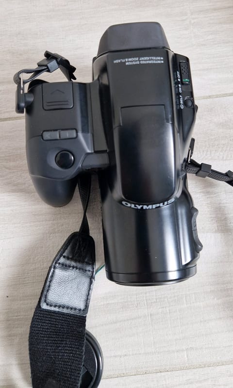 Olympus iS-1000 Kompaktkamera mit Tasche und Anleitung – Bild 4 von 6