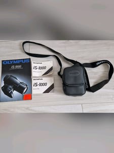 Olympus iS-1000 Kompaktkamera mit Tasche und Anleitung