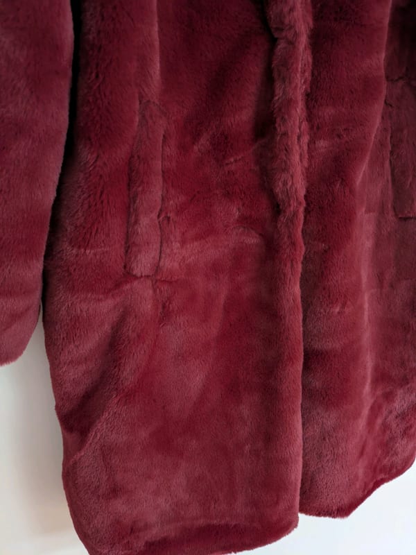 Damen kuscheliger Fake fur Mantel weinrot 38/40 neuwertig – Größe L – Bild 3 von 3