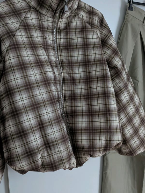 Damen kuschelige Karo Jacke mit Ballonärmeln und Stehkragen / 38 & 40 ungetragen – Größe L – Braun-Beige kariert – Bild 8 von 12