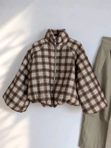 Damen kuschelige Karo Jacke mit Ballonärmeln und Stehkragen / 38 & 40 ungetragen – Größe L – Braun-Beige kariert – Bild 6 von 12